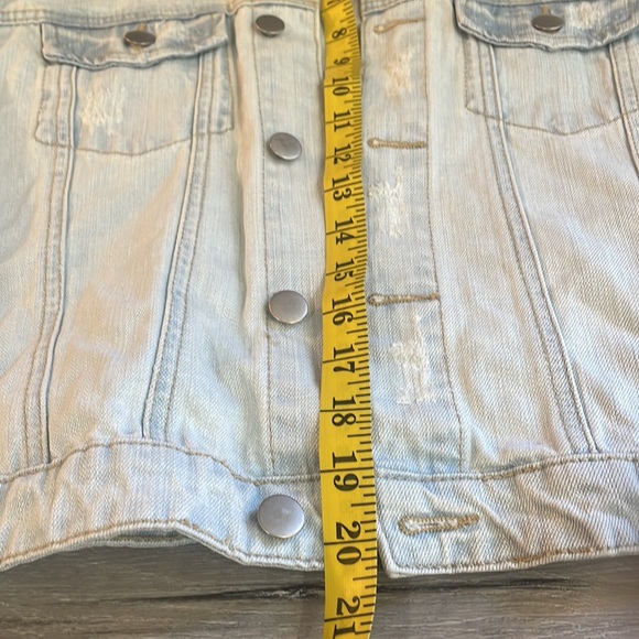 Distressed Light washed blue Denim jacket,Large - Picture 7 of 9